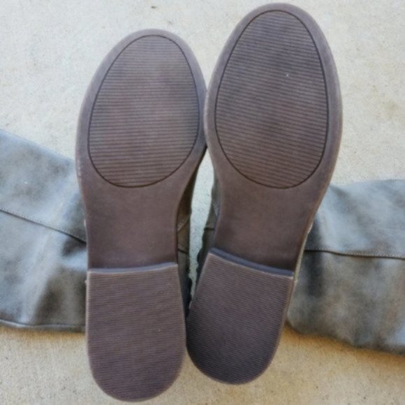 NWOT Rampage Grey/Taupe Distressed Boots. - Picture 4 of 6